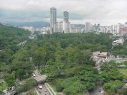 Parque Central y Los Caobos - Enlace a la Alcalda Metropolitana de Caracas.